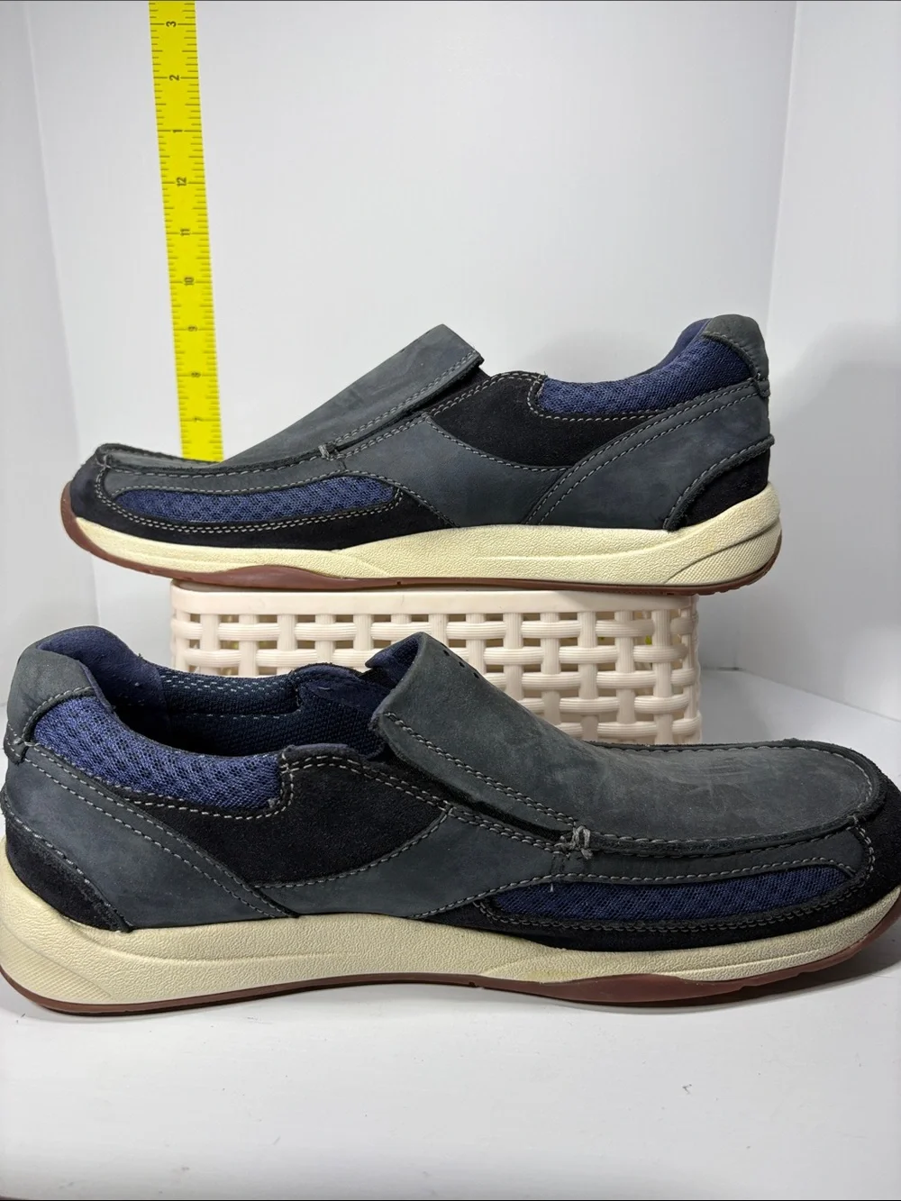 Clark’s 11.5 Men's Slip-On Casual Loafers in Navy and Gray. Box 29
